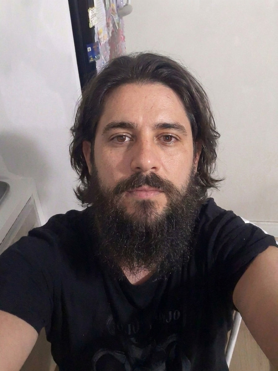 <em><strong>&nbsp;Andrés M.</strong></em>